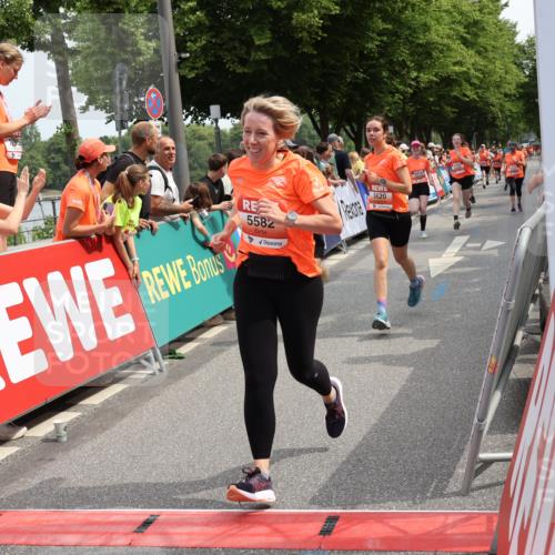 15.06.2025 - REWE Women's Run Strokosch-Dieckow http://msf.ph/oto/7932433 15.06.2025 11:03:16 Ziel 5206, 5333, 5425, 5478, 5503, 5525, 5582, 5613, 5617, 5620, 5651, 5667 meine-sportfotos.de