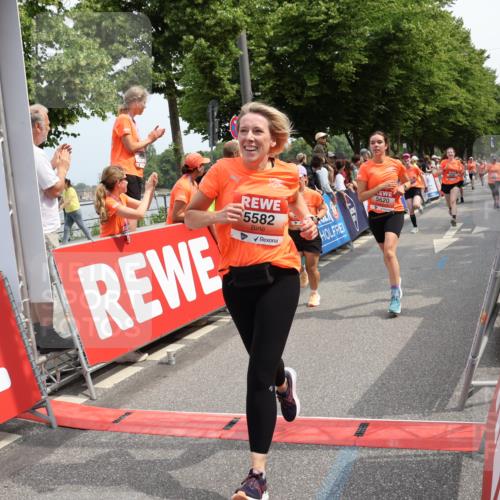 15.06.2025 - REWE Women's Run Strokosch-Dieckow http://msf.ph/oto/7932435 15.06.2025 11:03:16 Ziel 5206, 5333, 5425, 5478, 5503, 5525, 5582, 5613, 5617, 5620, 5651, 5667 meine-sportfotos.de