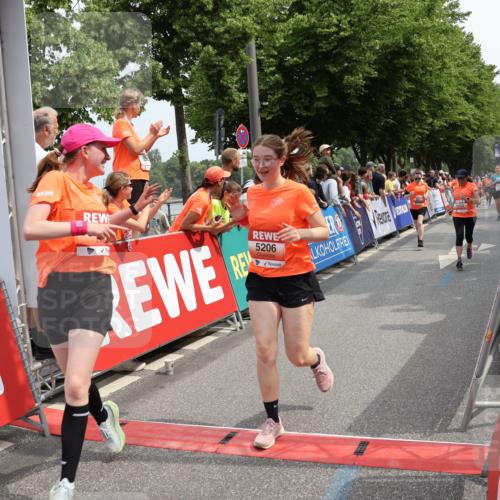 15.06.2025 - REWE Women's Run Strokosch-Dieckow http://msf.ph/oto/7932450 15.06.2025 11:03:18 Ziel 5017, 5206, 5425, 5503, 5525, 5582, 5613, 5620, 5651, 5667 meine-sportfotos.de