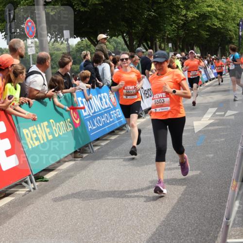 15.06.2025 - REWE Women's Run Strokosch-Dieckow http://msf.ph/oto/7932457 15.06.2025 11:03:20 Ziel 5017, 5206, 5425, 5503, 5525, 5582, 5613, 5620, 5651, 5667 meine-sportfotos.de