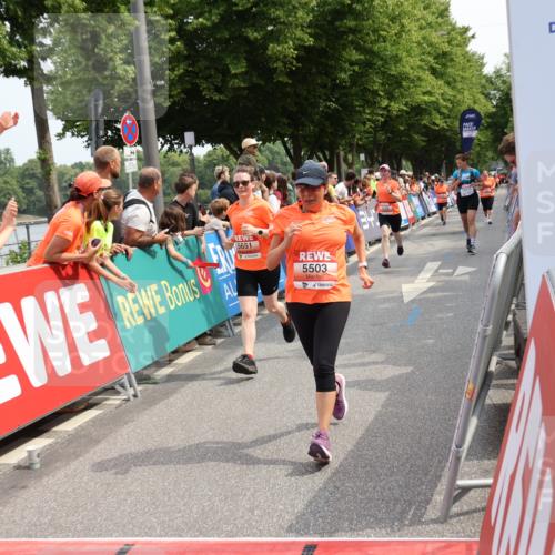 15.06.2025 - REWE Women's Run Strokosch-Dieckow http://msf.ph/oto/7932461 15.06.2025 11:03:20 Ziel 5017, 5206, 5425, 5503, 5525, 5582, 5613, 5620, 5651, 5667 meine-sportfotos.de