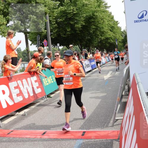 15.06.2025 - REWE Women's Run Strokosch-Dieckow http://msf.ph/oto/7932463 15.06.2025 11:03:20 Ziel 5017, 5206, 5425, 5503, 5525, 5582, 5613, 5620, 5651, 5667 meine-sportfotos.de