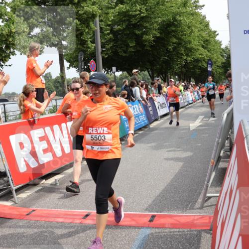 15.06.2025 - REWE Women's Run Strokosch-Dieckow http://msf.ph/oto/7932467 15.06.2025 11:03:21 Ziel 5017, 5206, 5292, 5425, 5503, 5525, 5582, 5613, 5620, 5651, 5667 meine-sportfotos.de