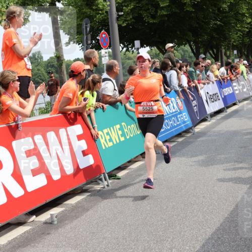 15.06.2025 - REWE Women's Run Strokosch-Dieckow http://msf.ph/oto/7932473 15.06.2025 11:03:22 Ziel 5017, 5199, 5206, 5292, 5503, 5525, 5582, 5613, 5620, 5651, 5667 meine-sportfotos.de