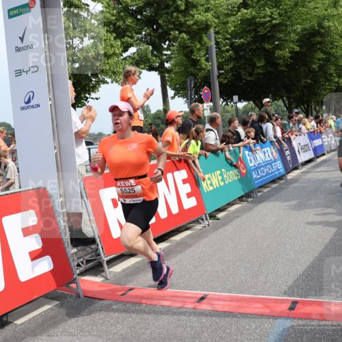 15.06.2025 - REWE Women's Run Strokosch-Dieckow http://msf.ph/oto/7932480 15.06.2025 11:03:23 Ziel 5017, 5199, 5206, 5292, 5503, 5525, 5613, 5620, 5651, 5667 meine-sportfotos.de