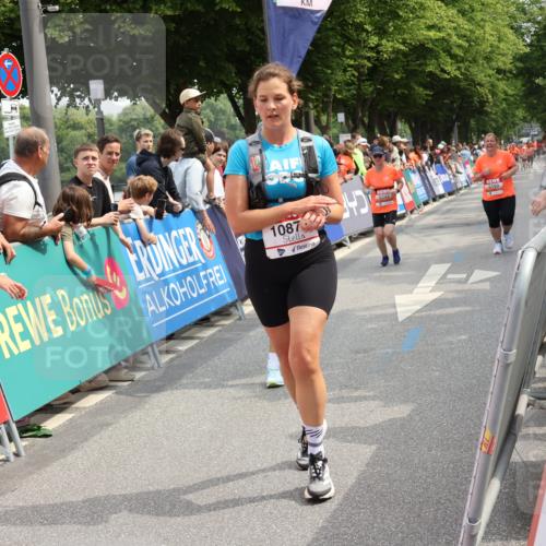 15.06.2025 - REWE Women's Run Strokosch-Dieckow http://msf.ph/oto/7932482 15.06.2025 11:03:24 Ziel 5017, 5199, 5206, 5292, 5503, 5525, 5613, 5651 meine-sportfotos.de