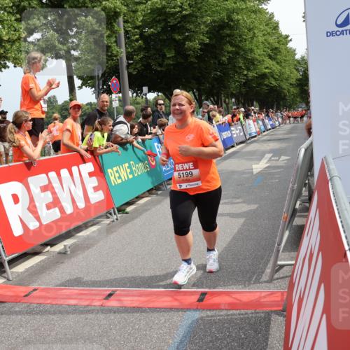 15.06.2025 - REWE Women's Run Strokosch-Dieckow http://msf.ph/oto/7932510 15.06.2025 11:03:28 Ziel 5017, 5199, 5292, 5525, 5651 meine-sportfotos.de
