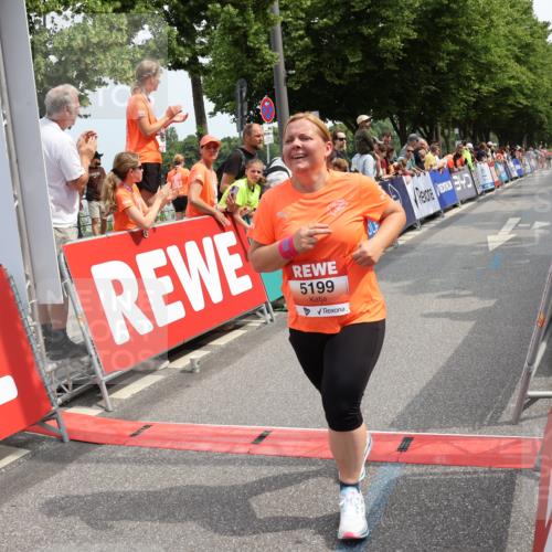 15.06.2025 - REWE Women's Run Strokosch-Dieckow http://msf.ph/oto/7932514 15.06.2025 11:03:28 Ziel 5017, 5199, 5292, 5525, 5651 meine-sportfotos.de