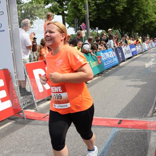 15.06.2025 - REWE Women's Run Strokosch-Dieckow http://msf.ph/oto/7932516 15.06.2025 11:03:29 Ziel 5017, 5199, 5292, 5525 meine-sportfotos.de