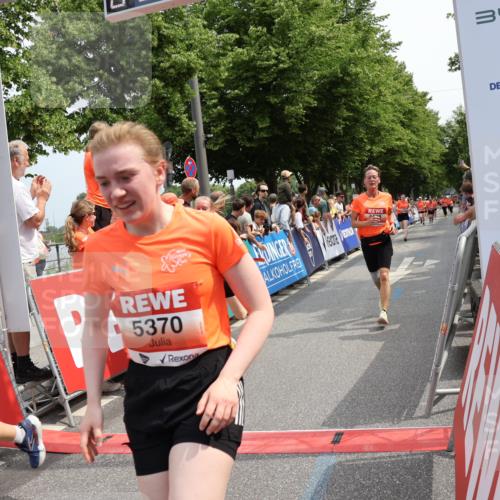 15.06.2025 - REWE Women's Run Strokosch-Dieckow http://msf.ph/oto/7932540 15.06.2025 11:03:45 Ziel 5097, 5098, 5325, 5370, 5419, 5578, 5674 meine-sportfotos.de