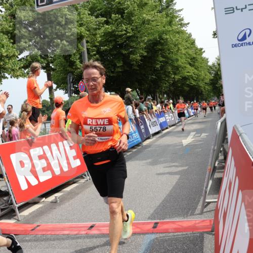 15.06.2025 - REWE Women's Run Strokosch-Dieckow http://msf.ph/oto/7932554 15.06.2025 11:03:47 Ziel 5097, 5098, 5325, 5370, 5419, 5578, 5674 meine-sportfotos.de
