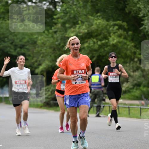 15.06.2025 - REWE Women's Run Dr. Thomas Lammeyer http://msf.ph/oto/7932601 15.06.2025 09:15:59 Laufen 10771, 25, 10449 meine-sportfotos.de