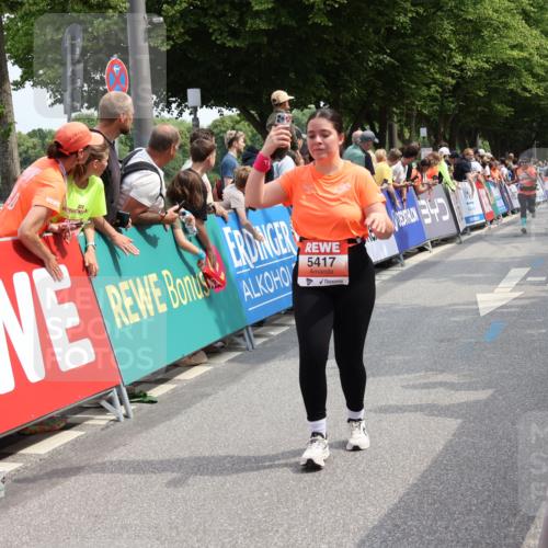 15.06.2025 - REWE Women's Run Strokosch-Dieckow http://msf.ph/oto/7932621 15.06.2025 11:04:06 Ziel 5277, 5377, 5404, 5417, 5427, 5429, 5430 meine-sportfotos.de