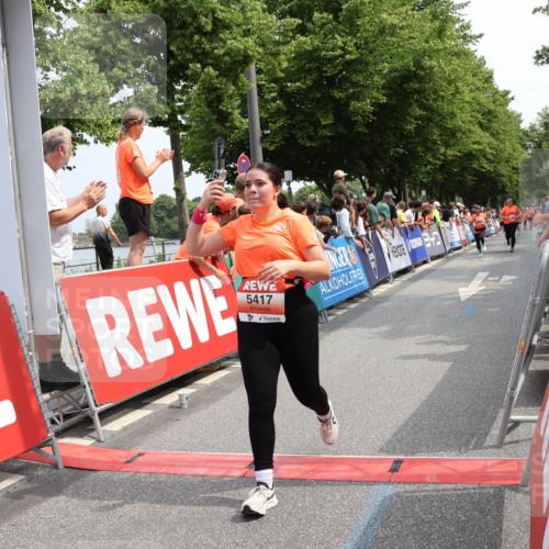 15.06.2025 - REWE Women's Run Strokosch-Dieckow http://msf.ph/oto/7932627 15.06.2025 11:04:07 Ziel 5277, 5377, 5404, 5417, 5427, 5429, 5430 meine-sportfotos.de