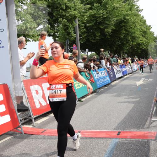 15.06.2025 - REWE Women's Run Strokosch-Dieckow http://msf.ph/oto/7932631 15.06.2025 11:04:07 Ziel 5277, 5377, 5404, 5417, 5427, 5429, 5430 meine-sportfotos.de