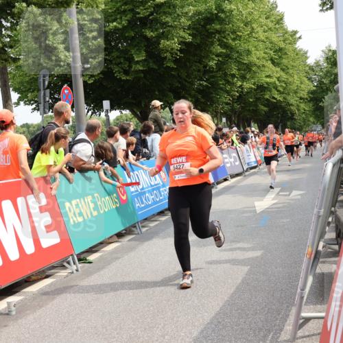 15.06.2025 - REWE Women's Run Strokosch-Dieckow http://msf.ph/oto/7932654 15.06.2025 11:04:12 Ziel 5229, 5277, 5294, 5417, 5427, 5524 meine-sportfotos.de