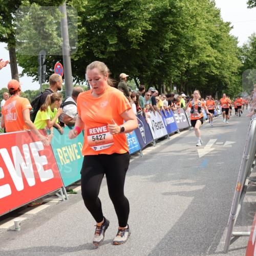 15.06.2025 - REWE Women's Run Strokosch-Dieckow http://msf.ph/oto/7932656 15.06.2025 11:04:12 Ziel 5229, 5277, 5294, 5417, 5427, 5524 meine-sportfotos.de
