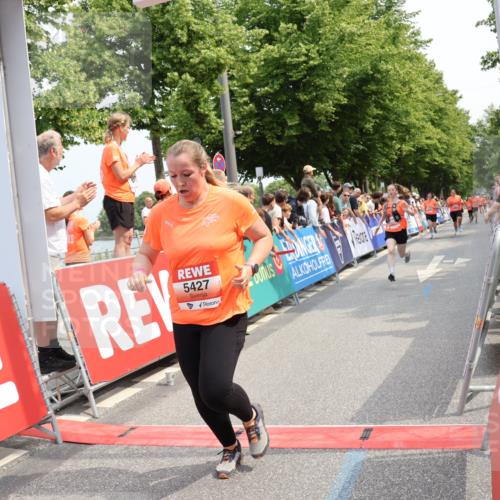 15.06.2025 - REWE Women's Run Strokosch-Dieckow http://msf.ph/oto/7932659 15.06.2025 11:04:13 Ziel 5229, 5277, 5294, 5417, 5427, 5524 meine-sportfotos.de
