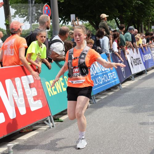 15.06.2025 - REWE Women's Run Strokosch-Dieckow http://msf.ph/oto/7932665 15.06.2025 11:04:14 Ziel 5226, 5229, 5277, 5294, 5427, 5524 meine-sportfotos.de
