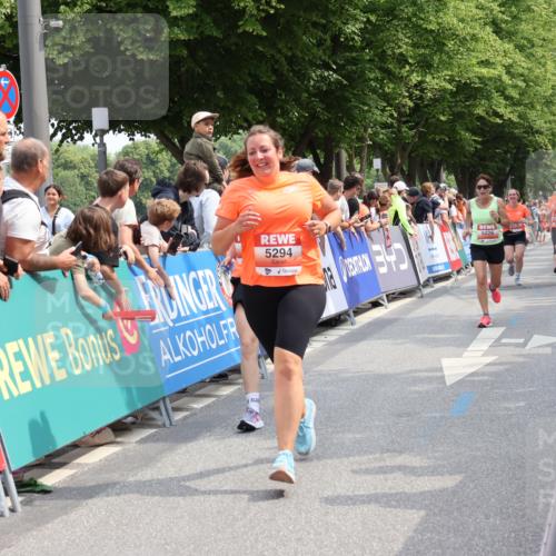 15.06.2025 - REWE Women's Run Strokosch-Dieckow http://msf.ph/oto/7932674 15.06.2025 11:04:17 Ziel 5076, 5226, 5229, 5277, 5294, 5427, 5448, 5524 meine-sportfotos.de