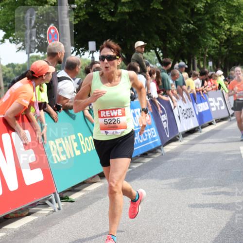 15.06.2025 - REWE Women's Run Strokosch-Dieckow http://msf.ph/oto/7932700 15.06.2025 11:04:20 Ziel 5007, 5076, 5226, 5229, 5294, 5448, 5524 meine-sportfotos.de