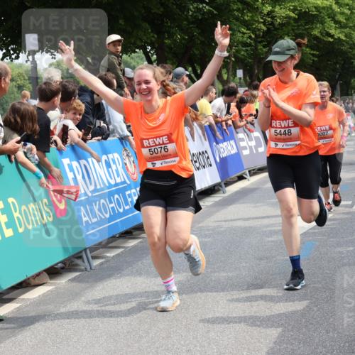 15.06.2025 - REWE Women's Run Strokosch-Dieckow http://msf.ph/oto/7932709 15.06.2025 11:04:22 Ziel 5007, 5076, 5226, 5229, 5294, 5448 meine-sportfotos.de