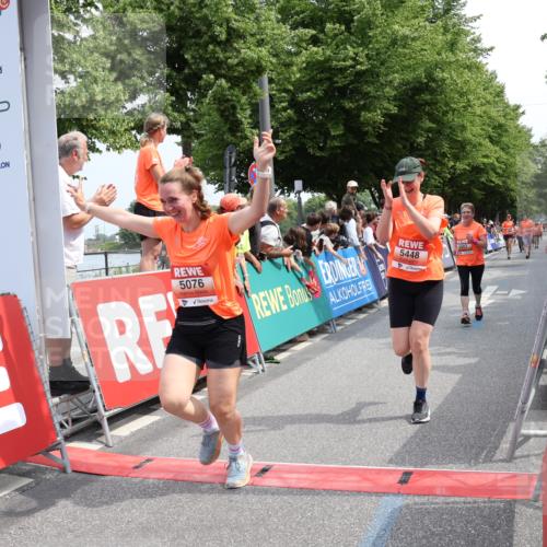 15.06.2025 - REWE Women's Run Strokosch-Dieckow http://msf.ph/oto/7932718 15.06.2025 11:04:23 Ziel 5007, 5076, 5226, 5229, 5294, 5448 meine-sportfotos.de