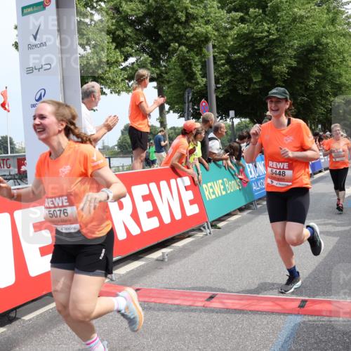 15.06.2025 - REWE Women's Run Strokosch-Dieckow http://msf.ph/oto/7932722 15.06.2025 11:04:24 Ziel 5007, 5076, 5226, 5229, 5294, 5448 meine-sportfotos.de