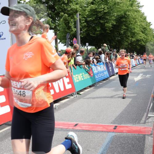 15.06.2025 - REWE Women's Run Strokosch-Dieckow http://msf.ph/oto/7932729 15.06.2025 11:04:24 Ziel 5007, 5076, 5226, 5229, 5294, 5448 meine-sportfotos.de
