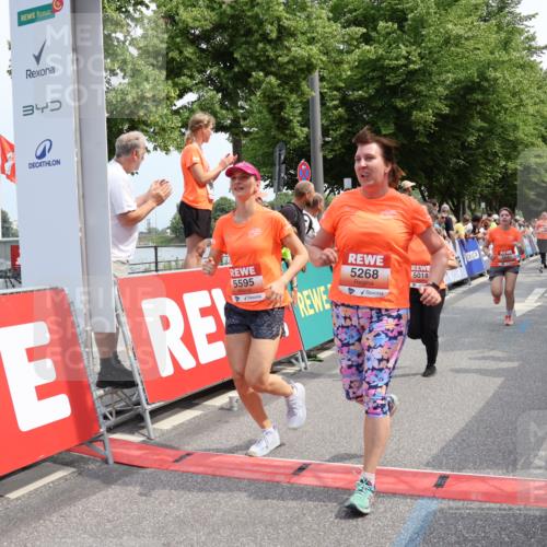 15.06.2025 - REWE Women's Run Strokosch-Dieckow http://msf.ph/oto/7932754 15.06.2025 11:04:33 Ziel 5018, 5268, 5502, 5550, 5595, 5681 meine-sportfotos.de