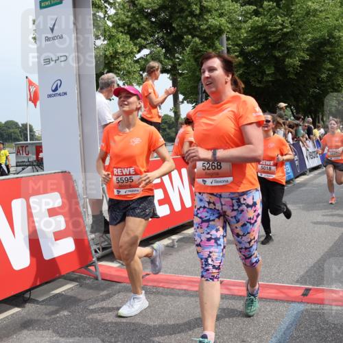 15.06.2025 - REWE Women's Run Strokosch-Dieckow http://msf.ph/oto/7932758 15.06.2025 11:04:33 Ziel 5018, 5268, 5502, 5550, 5595, 5681 meine-sportfotos.de