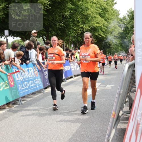 15.06.2025 - REWE Women's Run Strokosch-Dieckow http://msf.ph/oto/7932779 15.06.2025 11:04:37 Ziel 5018, 5268, 5502, 5550, 5590, 5595, 5681 meine-sportfotos.de