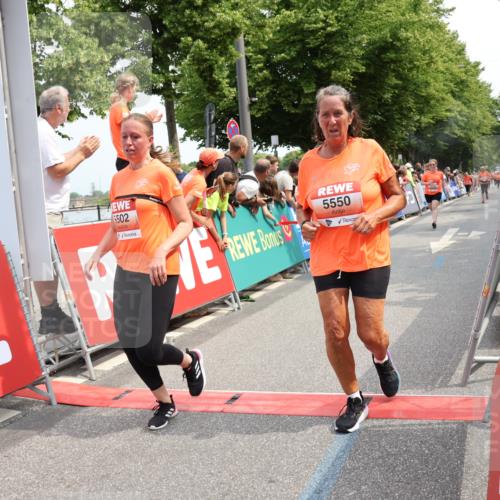15.06.2025 - REWE Women's Run Strokosch-Dieckow http://msf.ph/oto/7932791 15.06.2025 11:04:39 Ziel 5018, 5268, 5502, 5550, 5590, 5595, 5681 meine-sportfotos.de