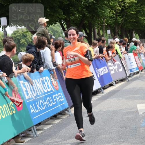 15.06.2025 - REWE Women's Run Strokosch-Dieckow http://msf.ph/oto/7932855 15.06.2025 11:04:55 Ziel 5020, 5021, 5023, 5408, 5458, 5459 meine-sportfotos.de