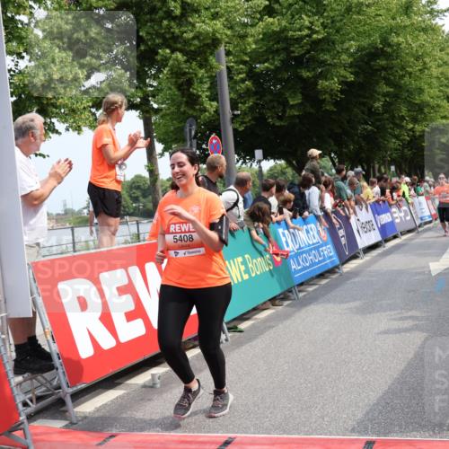 15.06.2025 - REWE Women's Run Strokosch-Dieckow http://msf.ph/oto/7932863 15.06.2025 11:04:56 Ziel 5020, 5021, 5023, 5408, 5458, 5459 meine-sportfotos.de