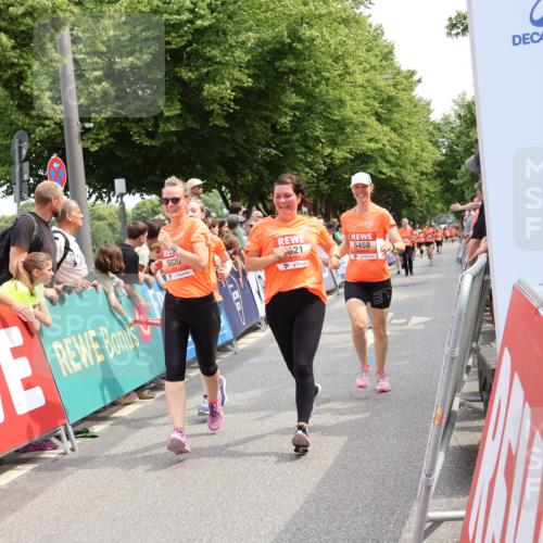 15.06.2025 - REWE Women's Run Strokosch-Dieckow http://msf.ph/oto/7932878 15.06.2025 11:05:00 Ziel 5020, 5021, 5408, 5458, 5459, 5574 meine-sportfotos.de