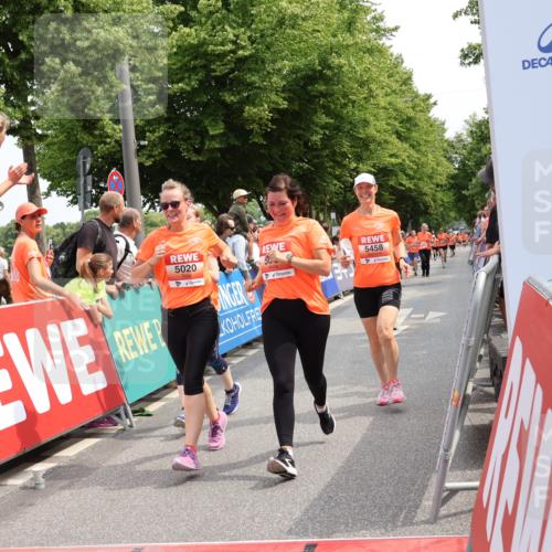 15.06.2025 - REWE Women's Run Strokosch-Dieckow http://msf.ph/oto/7932882 15.06.2025 11:05:01 Ziel 5020, 5021, 5408, 5458, 5459, 5574 meine-sportfotos.de