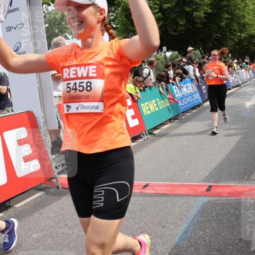 15.06.2025 - REWE Women's Run Strokosch-Dieckow http://msf.ph/oto/7932899 15.06.2025 11:05:02 Ziel 5020, 5021, 5408, 5458, 5459, 5574 meine-sportfotos.de