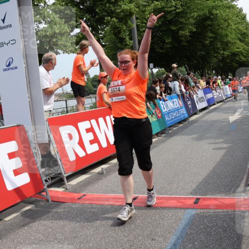 15.06.2025 - REWE Women's Run Strokosch-Dieckow http://msf.ph/oto/7932911 15.06.2025 11:05:04 Ziel 5020, 5021, 5184, 5301, 5458, 5459, 5574, 5596 meine-sportfotos.de