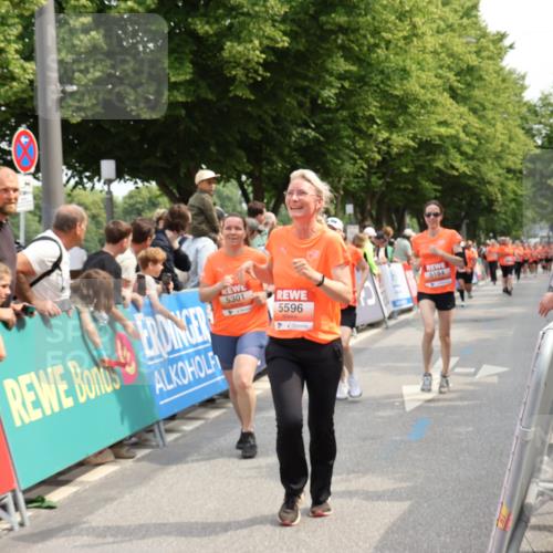 15.06.2025 - REWE Women's Run Strokosch-Dieckow http://msf.ph/oto/7932924 15.06.2025 11:05:09 Ziel 5183, 5184, 5301, 5574, 5596 meine-sportfotos.de
