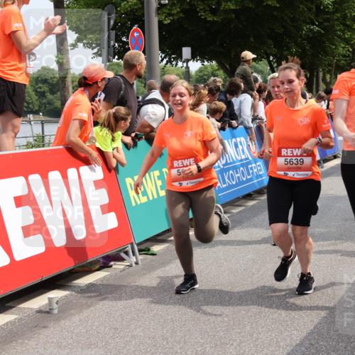 15.06.2025 - REWE Women's Run Strokosch-Dieckow http://msf.ph/oto/7932989 15.06.2025 11:05:18 Ziel 5116, 5183, 5202, 5224, 5321, 5346, 5347, 5639 meine-sportfotos.de