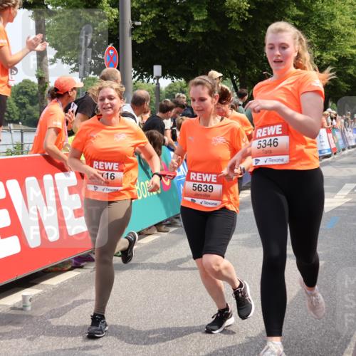 15.06.2025 - REWE Women's Run Strokosch-Dieckow http://msf.ph/oto/7932992 15.06.2025 11:05:18 Ziel 5116, 5183, 5202, 5224, 5321, 5346, 5347, 5639 meine-sportfotos.de
