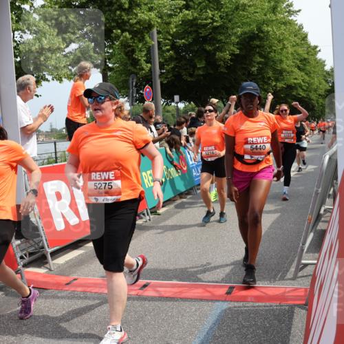 15.06.2025 - REWE Women's Run Strokosch-Dieckow http://msf.ph/oto/7933106 15.06.2025 11:05:32 Ziel 5089, 5103, 5216, 5223, 5260, 5275, 5344, 5401, 5431, 5439, 5440, 5444, 5477, 5518, 5540, 5544, 5557, 5646, 5690 meine-sportfotos.de