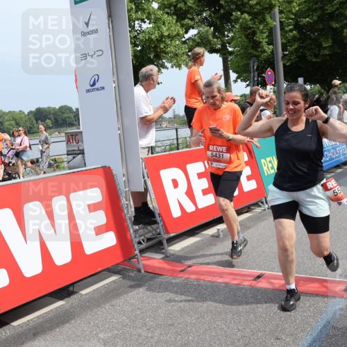 15.06.2025 - REWE Women's Run Strokosch-Dieckow http://msf.ph/oto/7933145 15.06.2025 11:05:34 Ziel 5089, 5103, 5216, 5260, 5275, 5344, 5401, 5431, 5439, 5440, 5444, 5477, 5518, 5540, 5544, 5557, 5604, 5646 meine-sportfotos.de