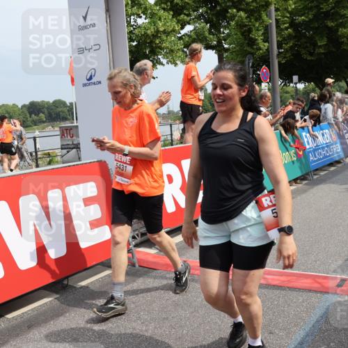 15.06.2025 - REWE Women's Run Strokosch-Dieckow http://msf.ph/oto/7933151 15.06.2025 11:05:35 Ziel 5089, 5103, 5216, 5260, 5275, 5344, 5401, 5431, 5439, 5440, 5444, 5477, 5540, 5544, 5557, 5604 meine-sportfotos.de
