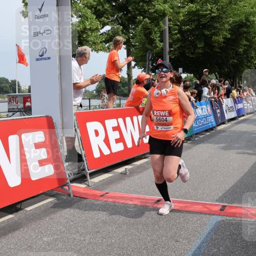 15.06.2025 - REWE Women's Run Strokosch-Dieckow http://msf.ph/oto/7933205 15.06.2025 11:05:40 Ziel 5260, 5344, 5431, 5544, 5604, 5668 meine-sportfotos.de