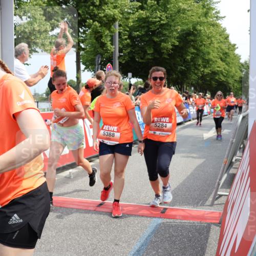 15.06.2025 - REWE Women's Run Strokosch-Dieckow http://msf.ph/oto/7933309 15.06.2025 11:05:51 Ziel 5005, 5028, 5146, 5195, 5284, 5387, 5388, 5472, 5553, 5668 meine-sportfotos.de
