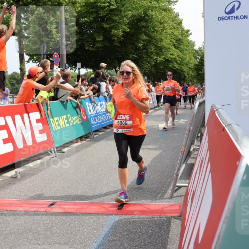 15.06.2025 - REWE Women's Run Strokosch-Dieckow http://msf.ph/oto/7933329 15.06.2025 11:05:54 Ziel 5005, 5028, 5146, 5195, 5212, 5261, 5265, 5284, 5298, 5387, 5388, 5472, 5553 meine-sportfotos.de