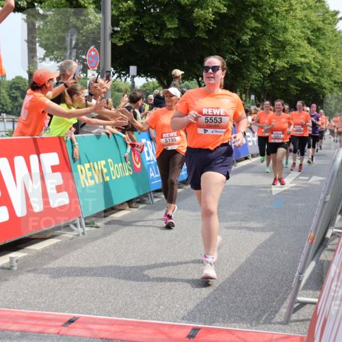 15.06.2025 - REWE Women's Run Strokosch-Dieckow http://msf.ph/oto/7933355 15.06.2025 11:05:55 Ziel 5005, 5028, 5146, 5195, 5212, 5261, 5265, 5284, 5298, 5387, 5388, 5468, 5472, 5553, 5559 meine-sportfotos.de