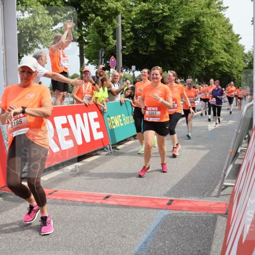 15.06.2025 - REWE Women's Run Strokosch-Dieckow http://msf.ph/oto/7933396 15.06.2025 11:05:58 Ziel 5005, 5146, 5195, 5212, 5261, 5265, 5270, 5284, 5285, 5298, 5388, 5450, 5468, 5530, 5553, 5559, 5636 meine-sportfotos.de